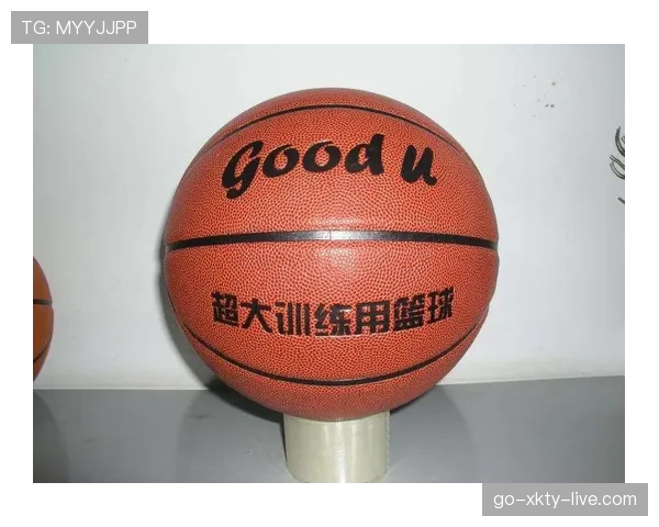 篮球比赛中“球卡篮筐”判罚标准解读